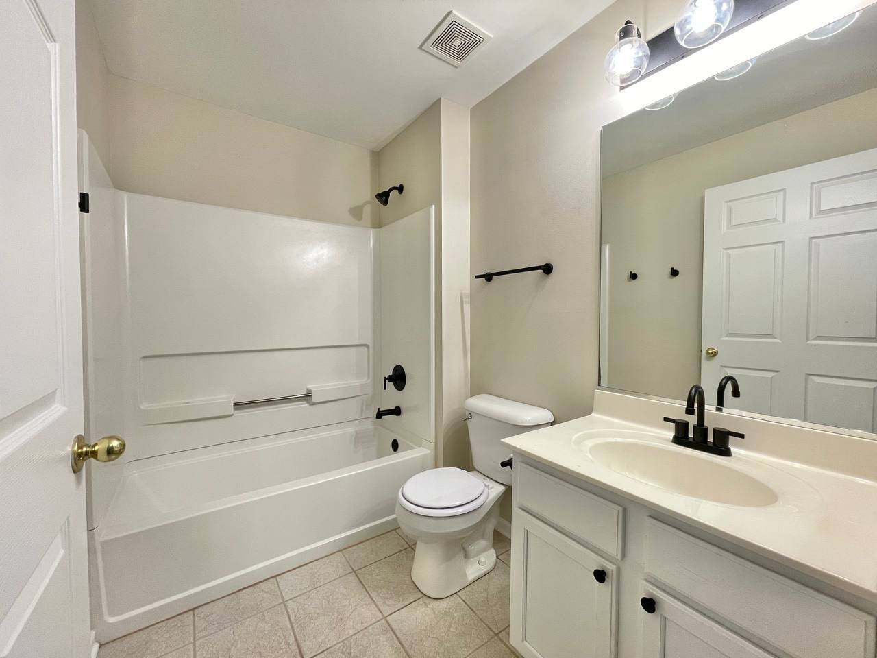 343 Abington Woods Drive, Aurora, IL 60502