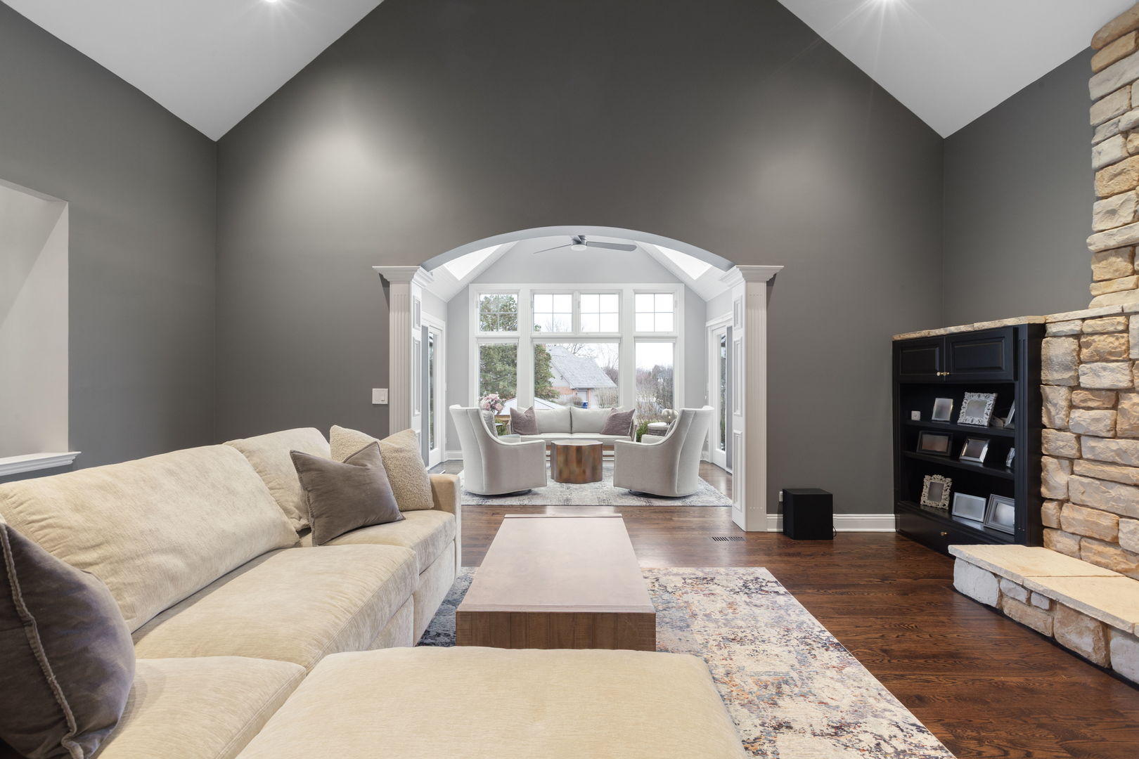 22 Aintree Road, St. Charles, IL 60174