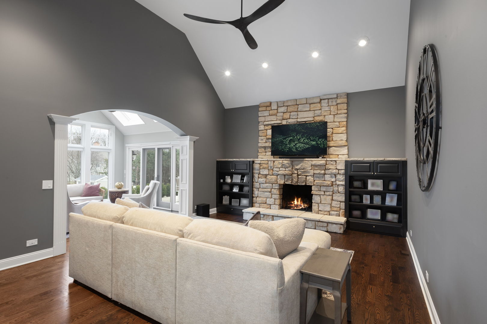 22 Aintree Road, St. Charles, IL 60174