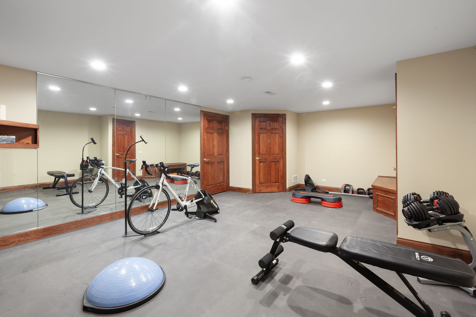 22 Aintree Road, St. Charles, IL 60174