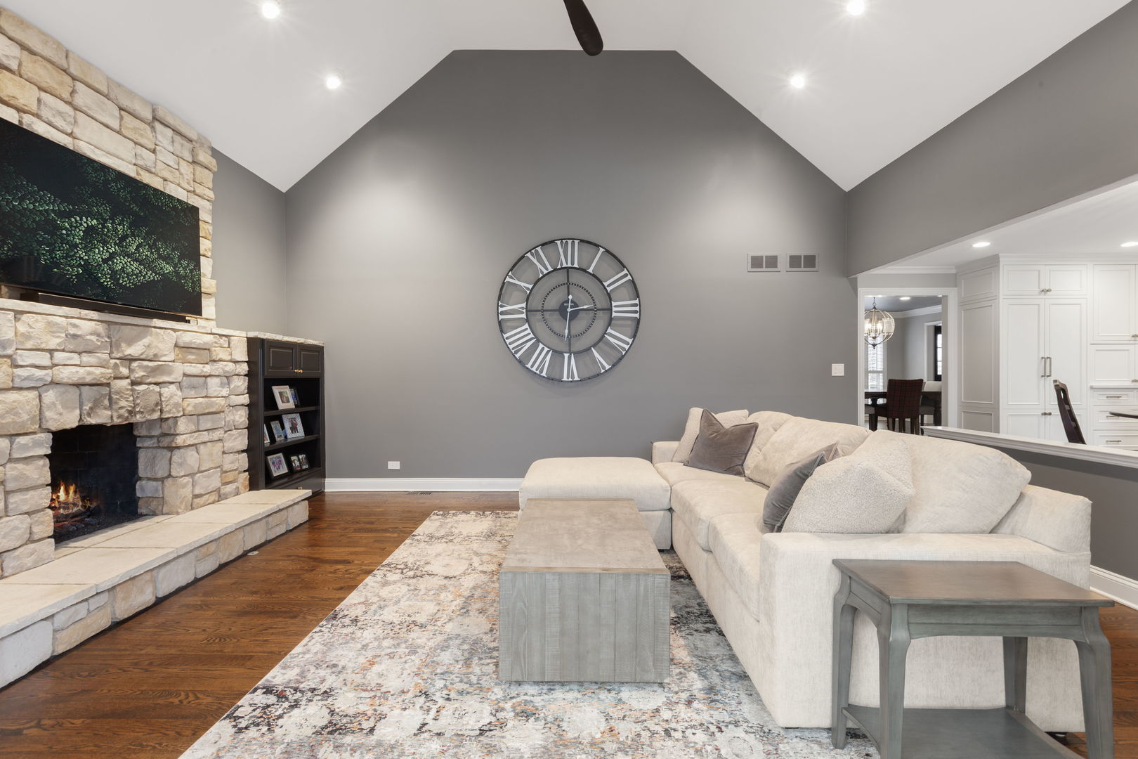 22 Aintree Road, St. Charles, IL 60174