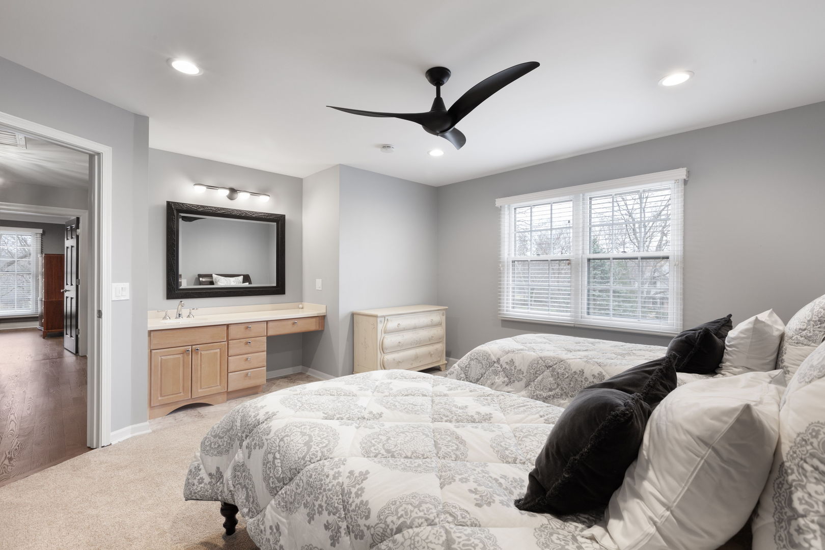 22 Aintree Road, St. Charles, IL 60174