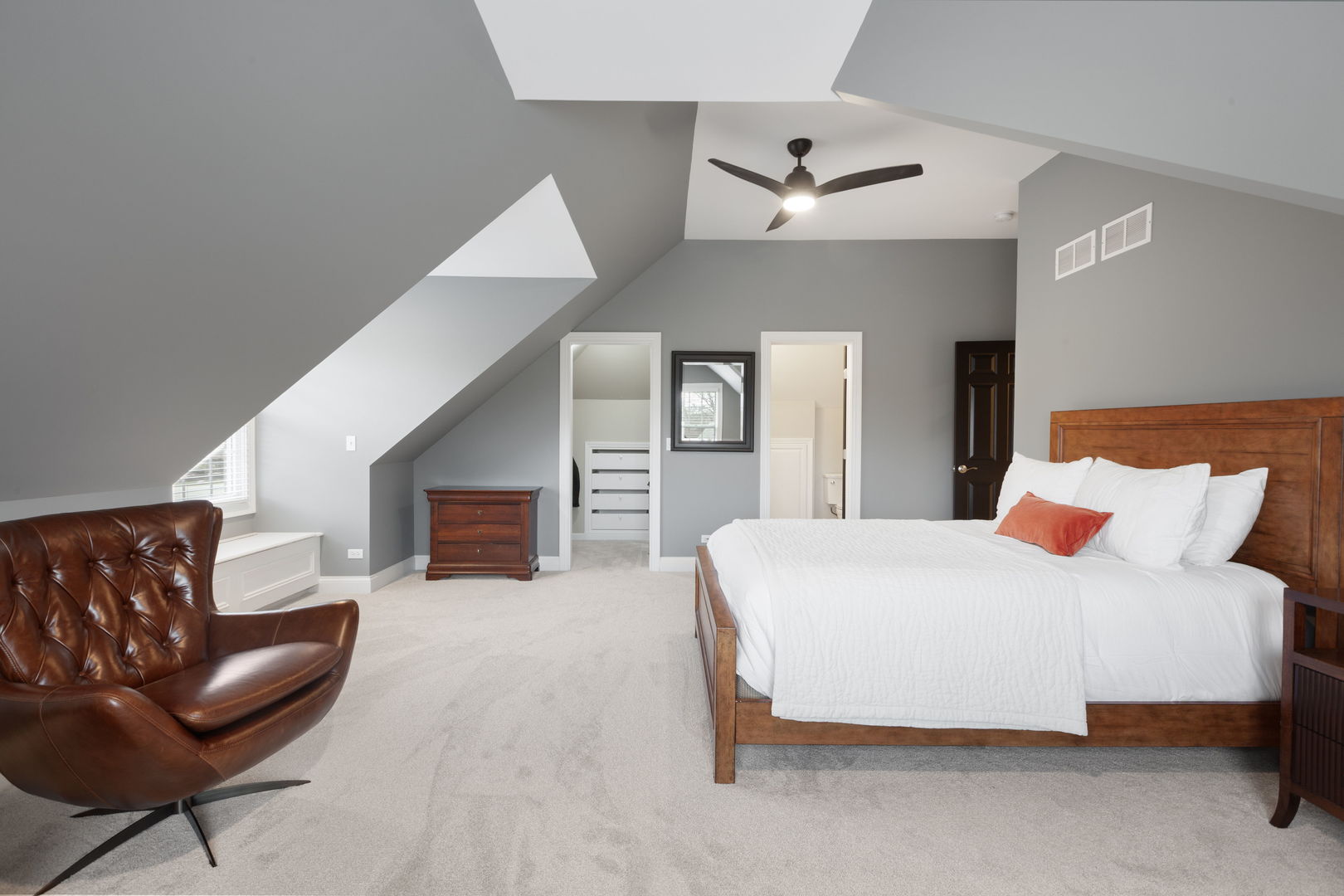 22 Aintree Road, St. Charles, IL 60174