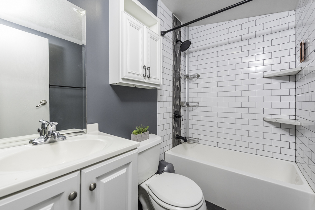 38569 N Sheridan Road #512, Beach Park, IL 60087