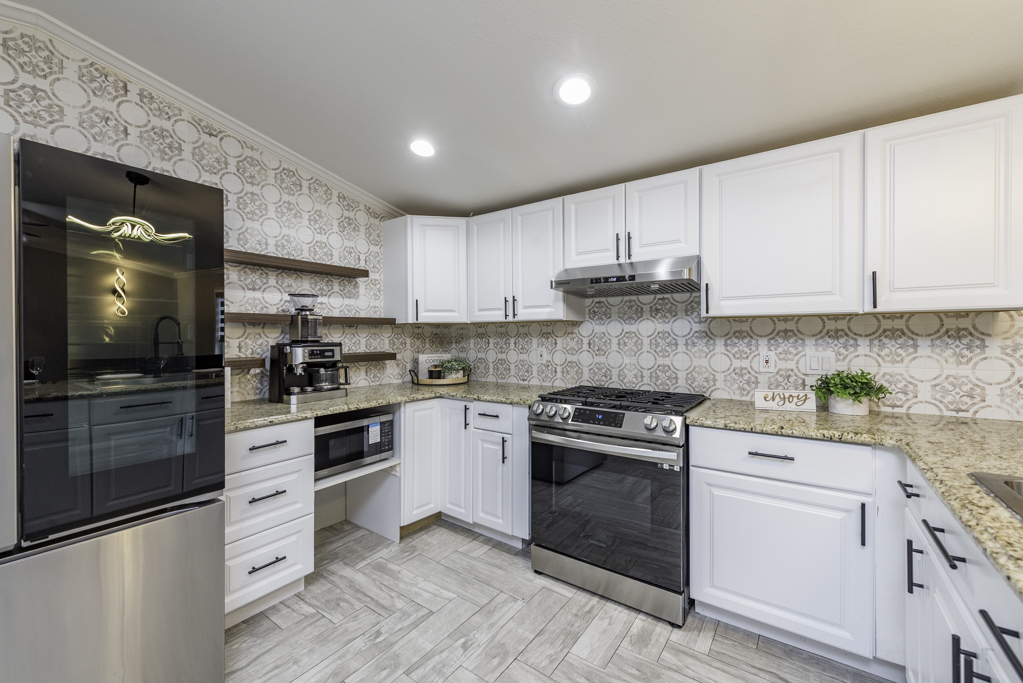 38569 N Sheridan Road #512, Beach Park, IL 60087