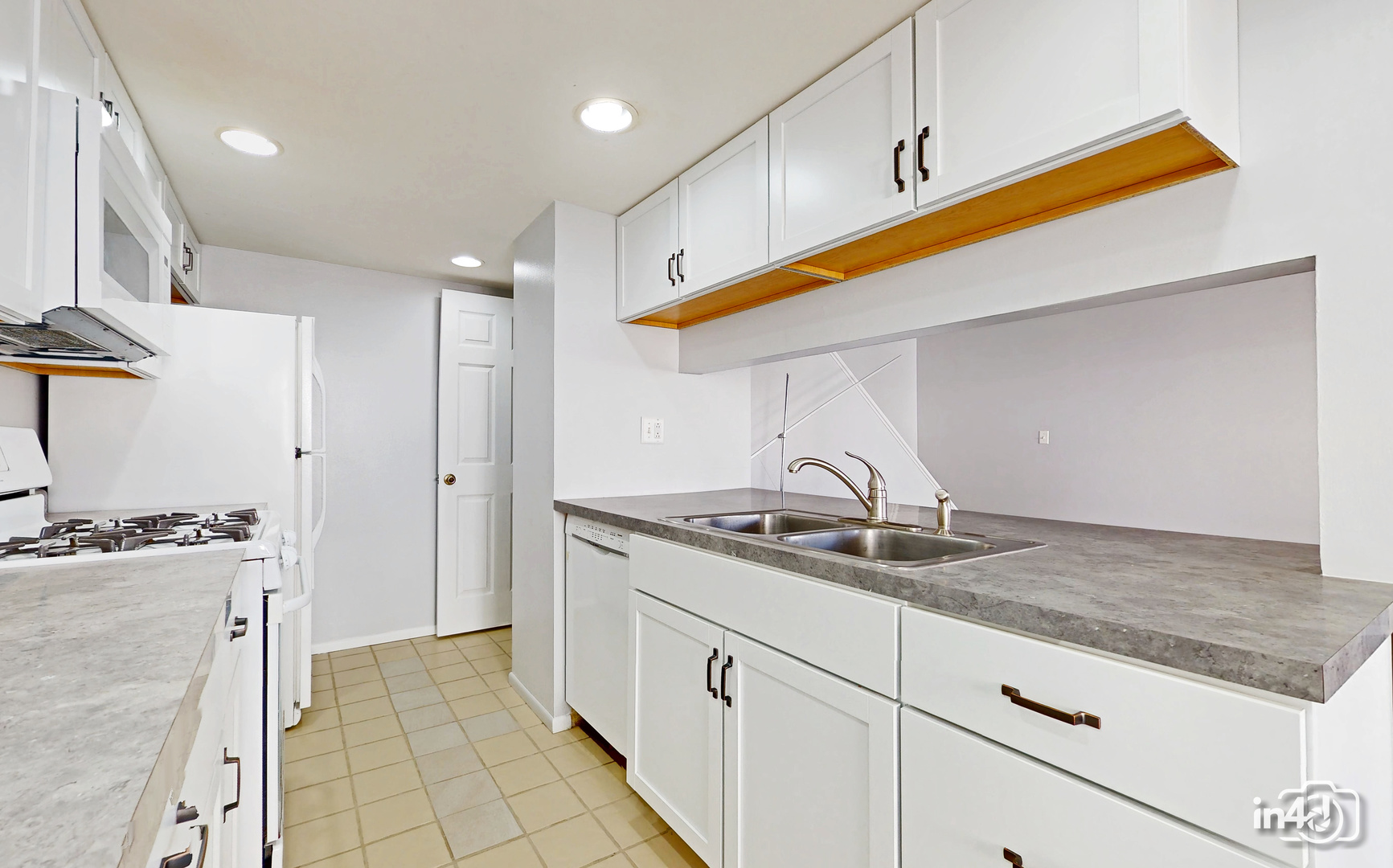 1447 SUTTER Drive, Hanover Park, IL 60133