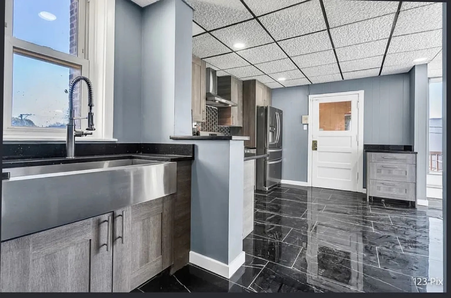 2717 W Peterson Avenue #2, Chicago, IL 60659