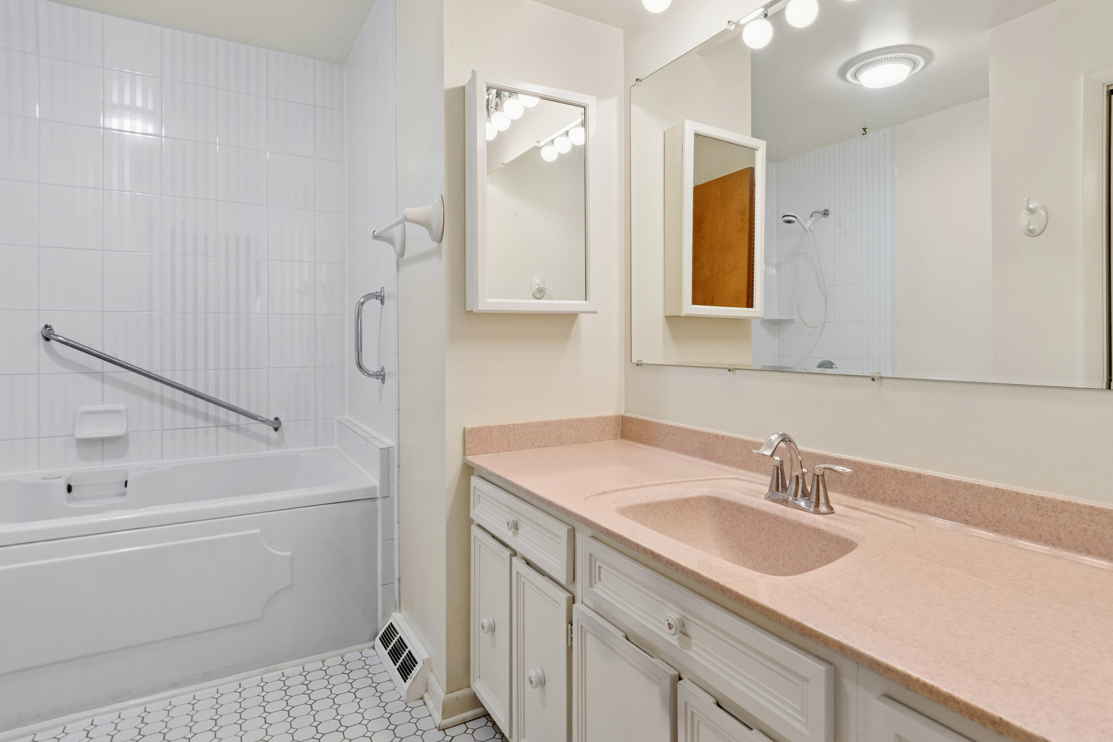 209 Herbert Street, Downers Grove, IL 60515