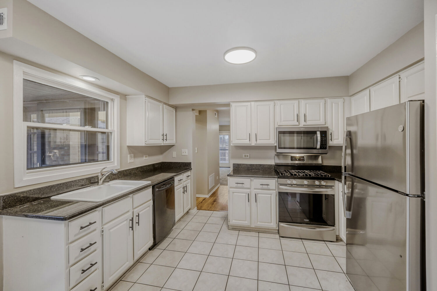 951 Brown Deer Drive, Westmont, IL 60559