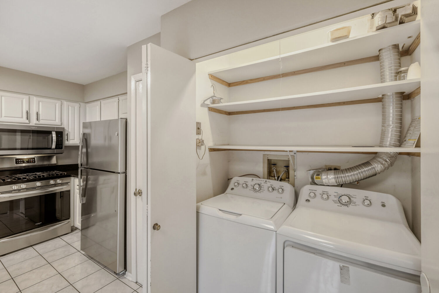 951 Brown Deer Drive, Westmont, IL 60559