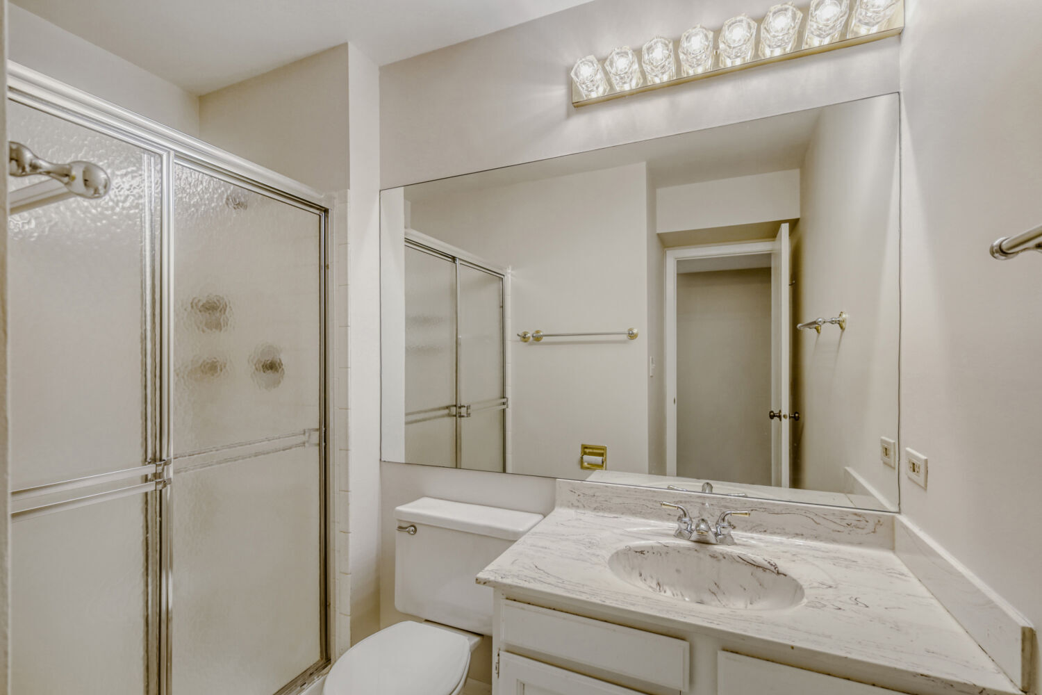 951 Brown Deer Drive, Westmont, IL 60559