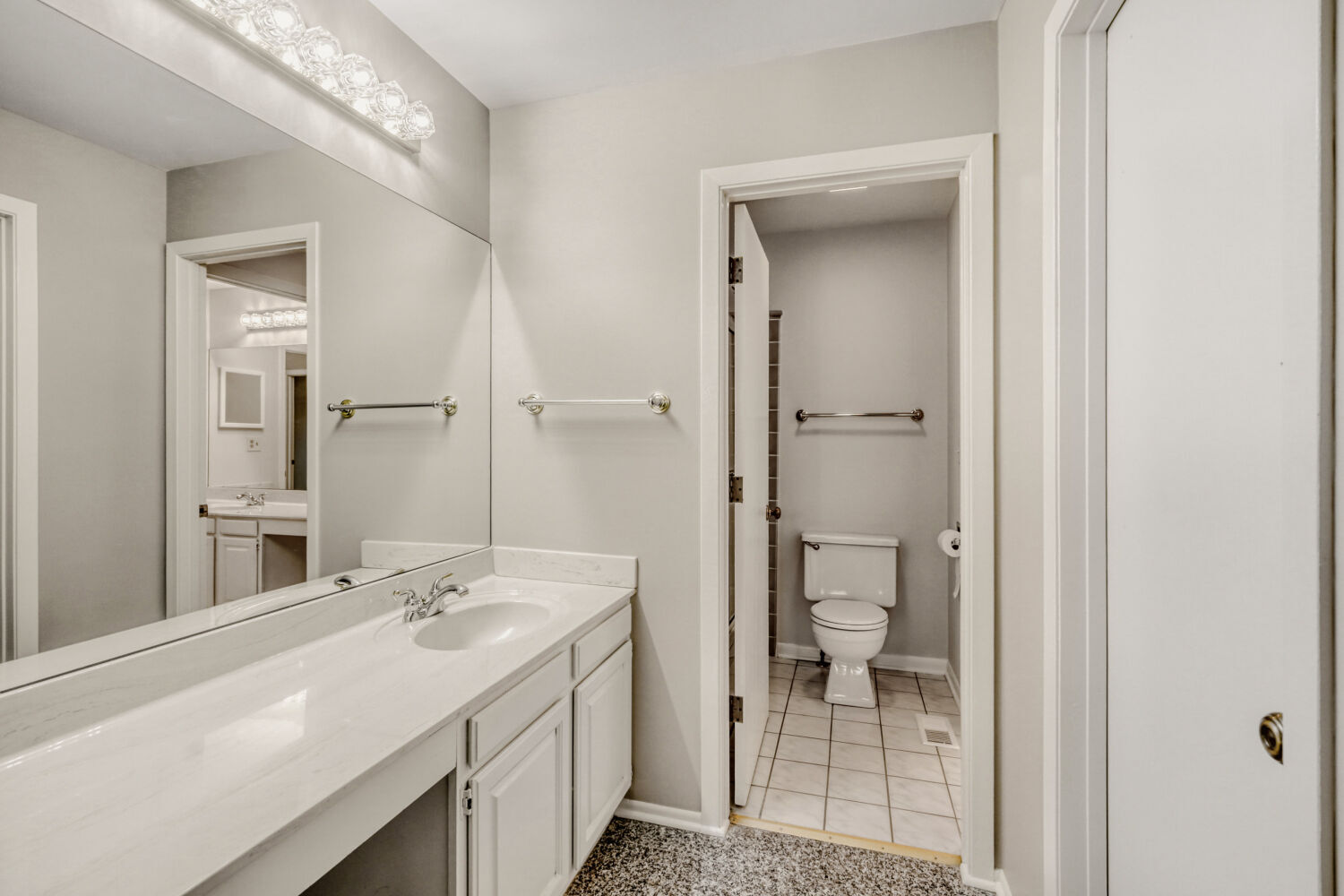 951 Brown Deer Drive, Westmont, IL 60559