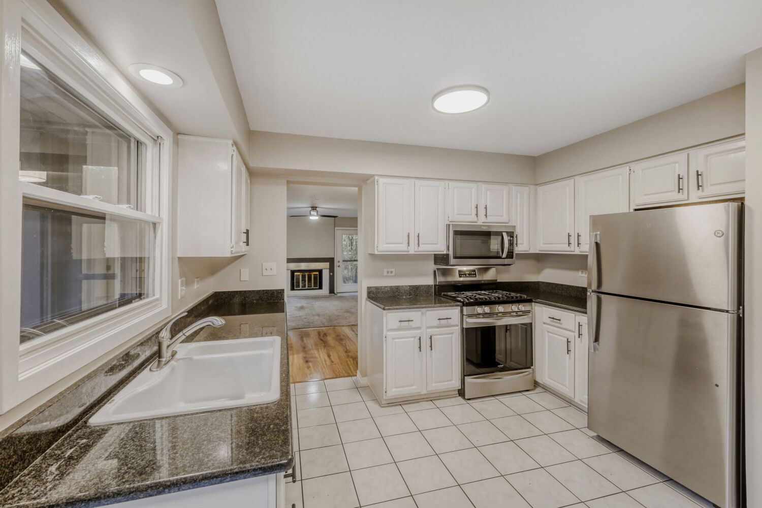 951 Brown Deer Drive, Westmont, IL 60559