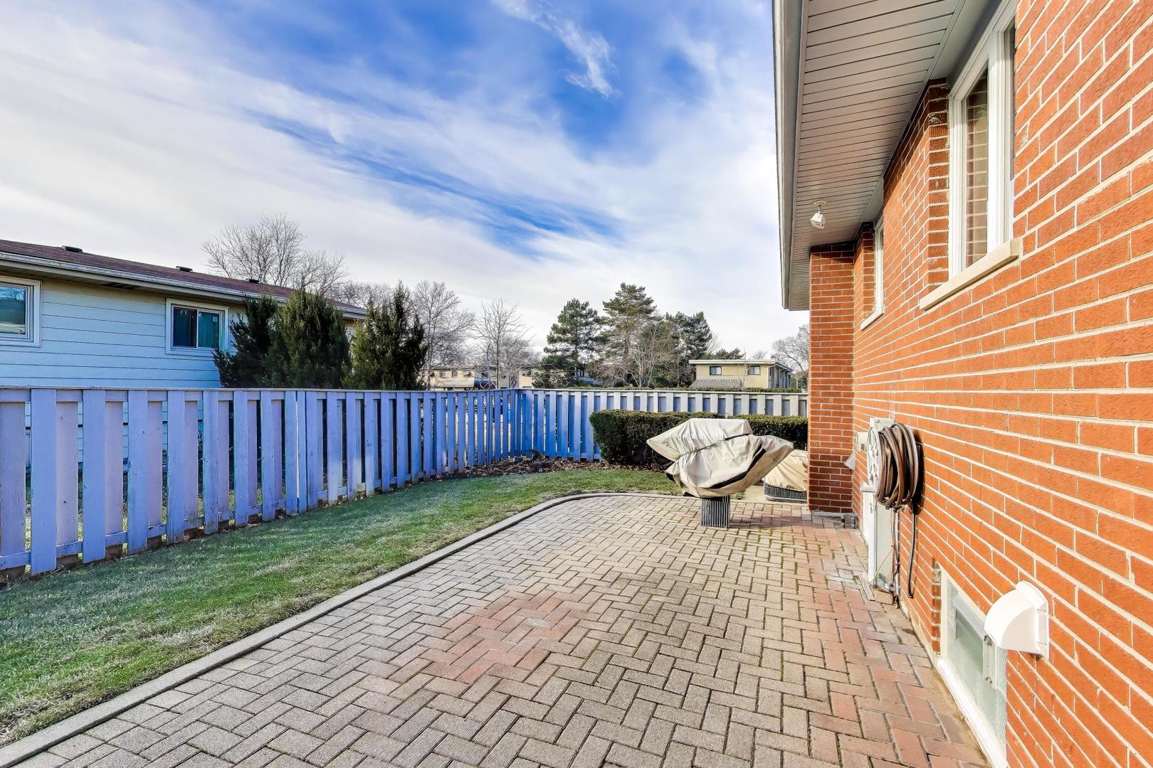 601 E Hackberry Lane, Mount Prospect, IL 60056