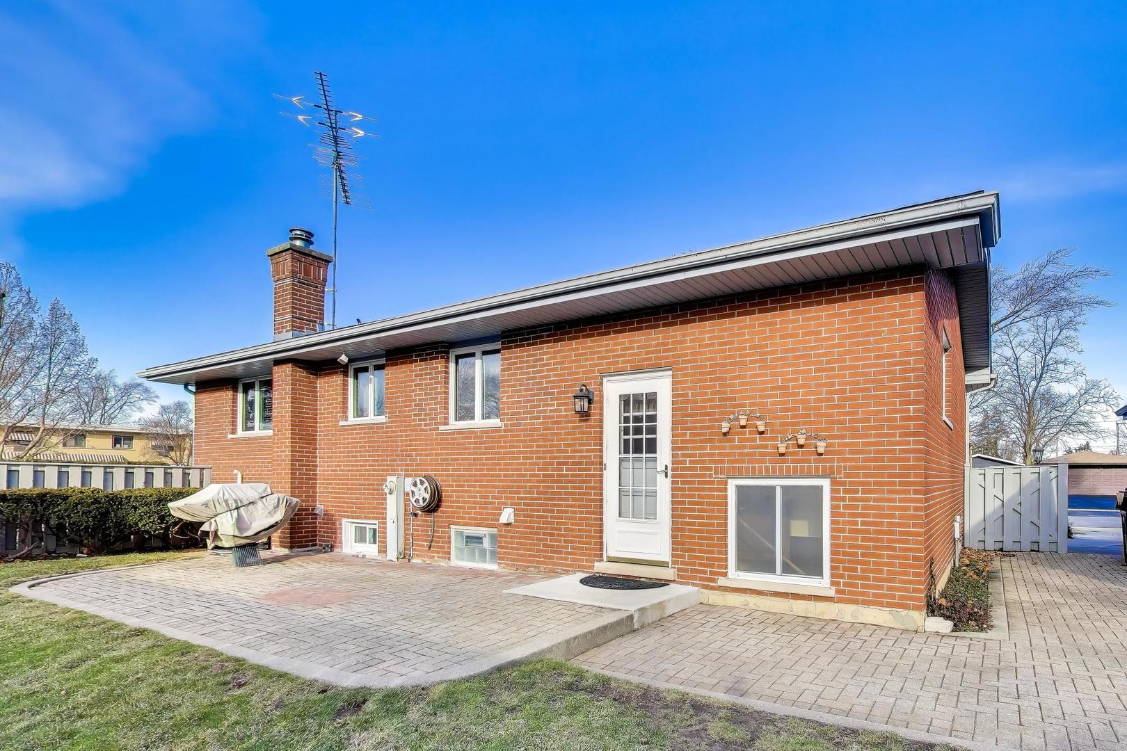 601 E Hackberry Lane, Mount Prospect, IL 60056