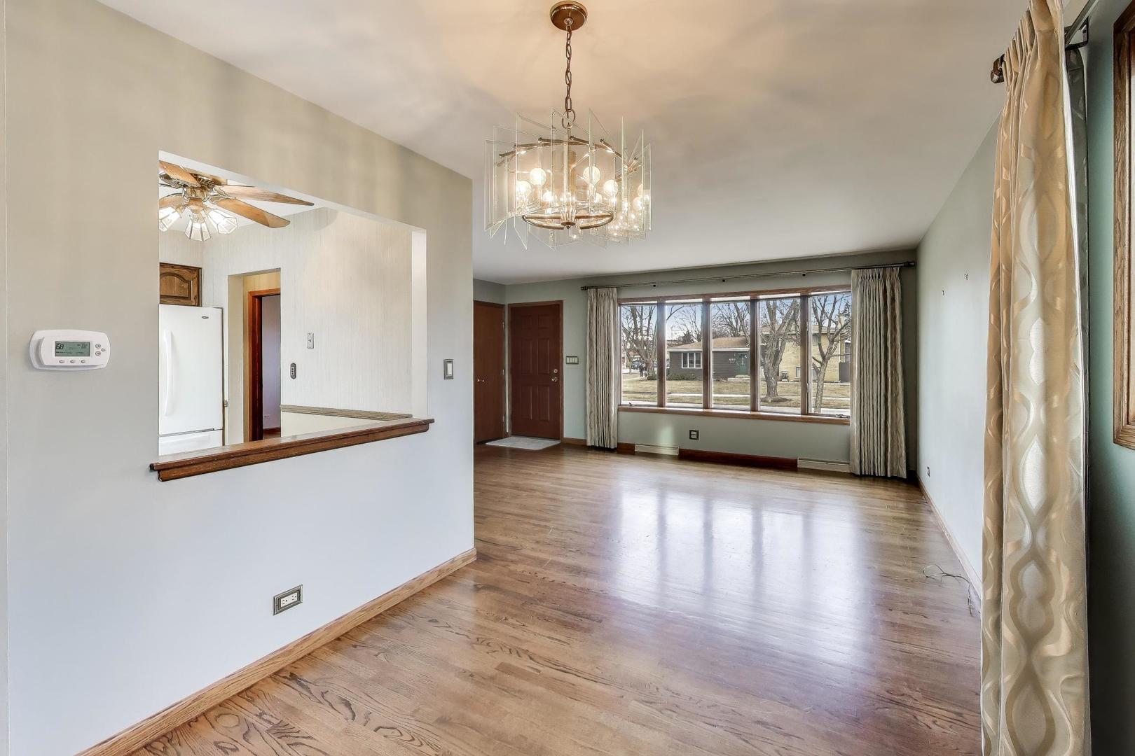 601 E Hackberry Lane, Mount Prospect, IL 60056