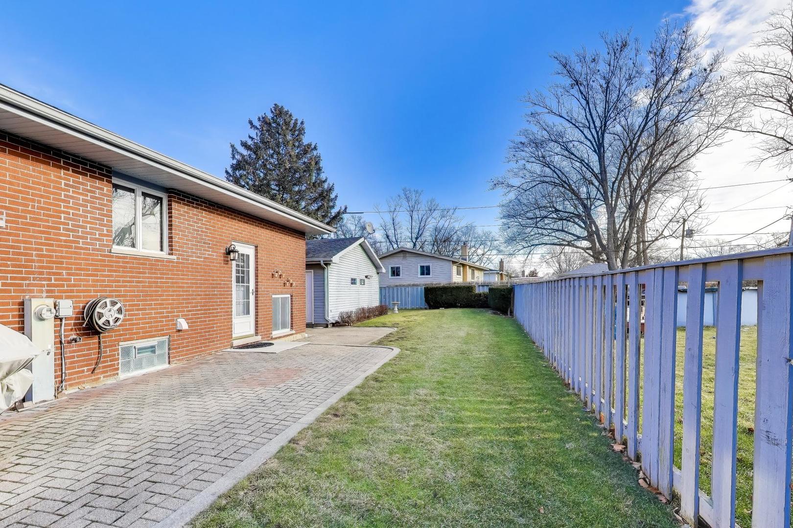 601 E Hackberry Lane, Mount Prospect, IL 60056