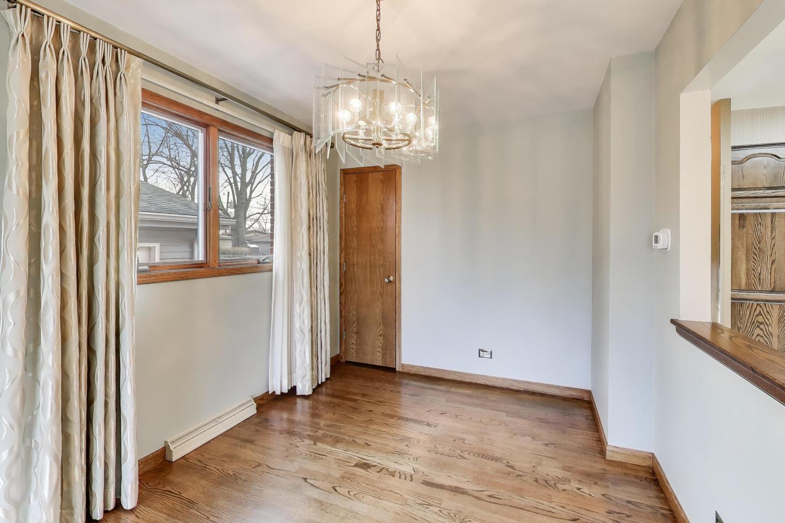 601 E Hackberry Lane, Mount Prospect, IL 60056