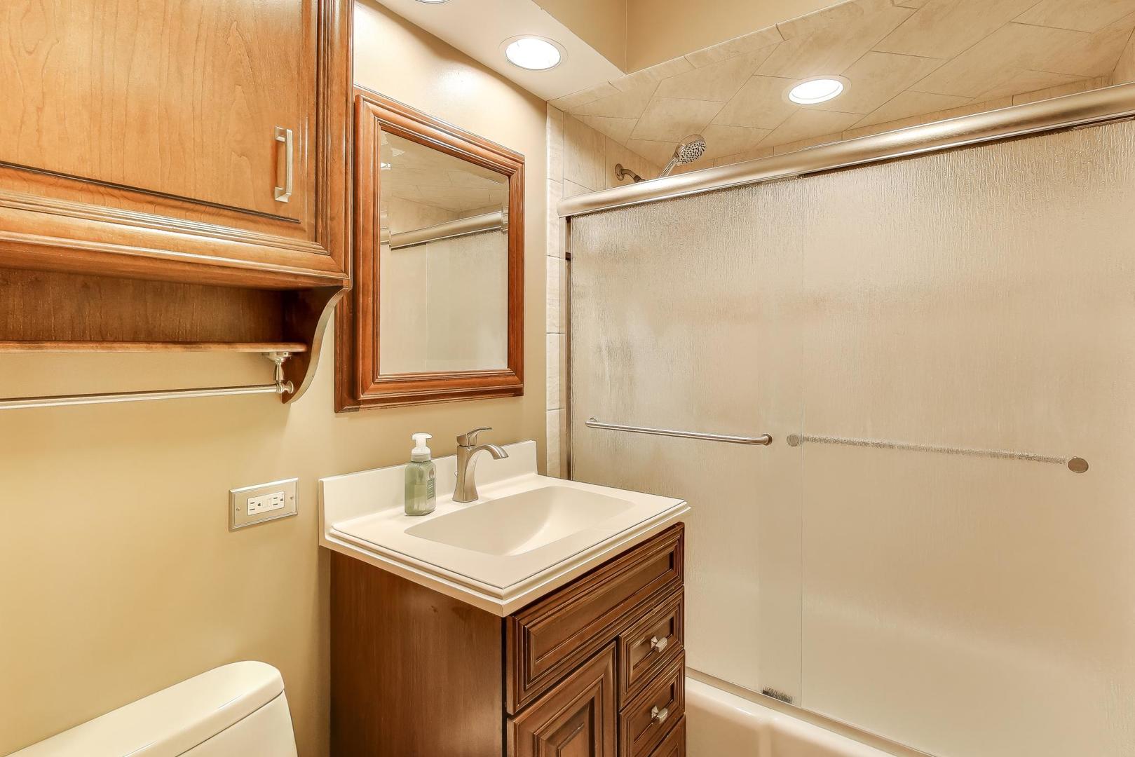 601 E Hackberry Lane, Mount Prospect, IL 60056