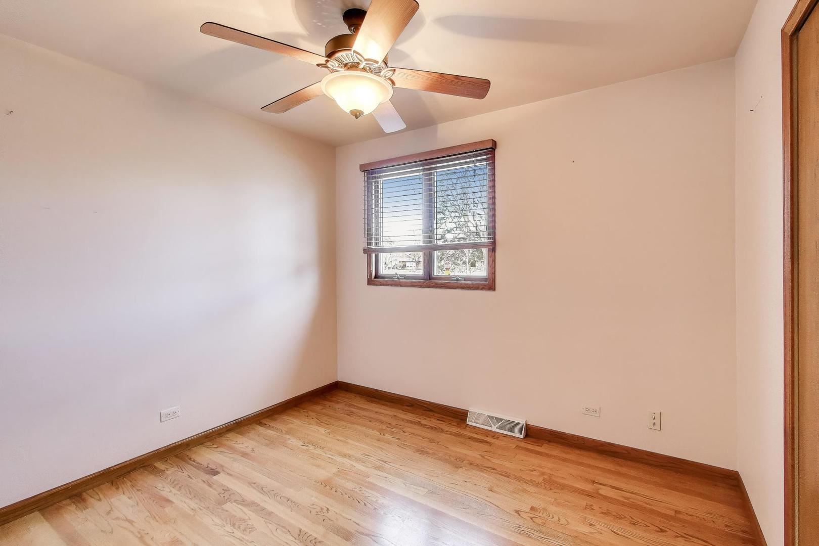 601 E Hackberry Lane, Mount Prospect, IL 60056