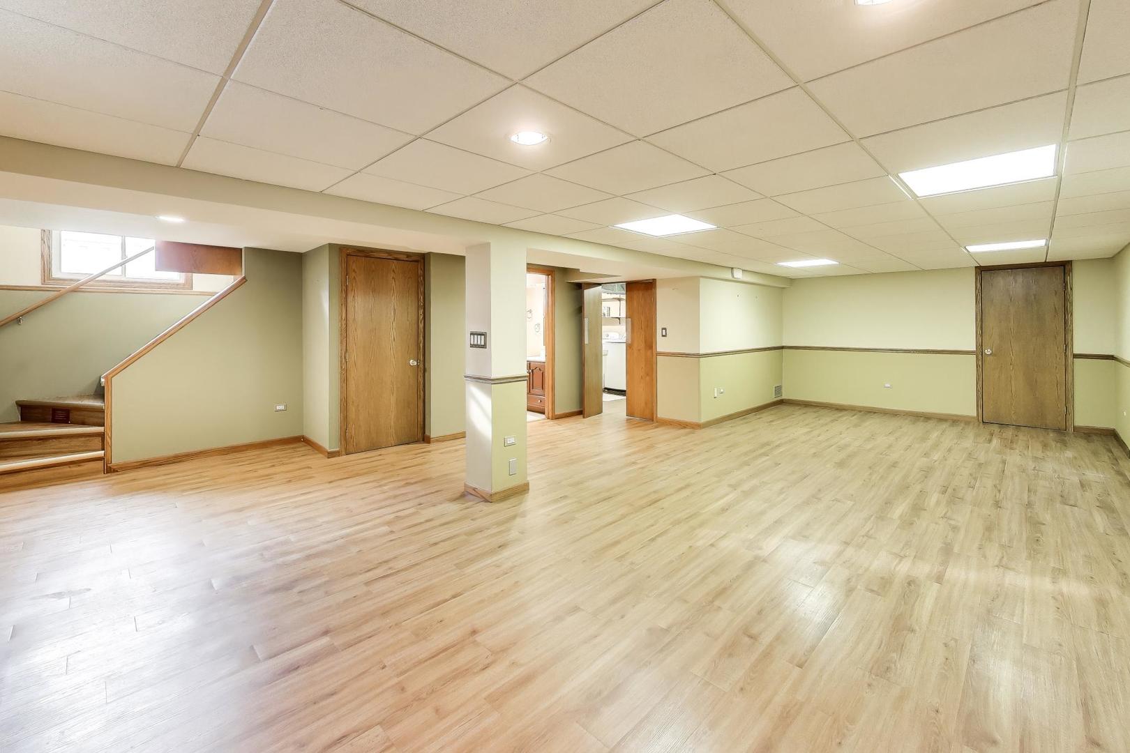 601 E Hackberry Lane, Mount Prospect, IL 60056