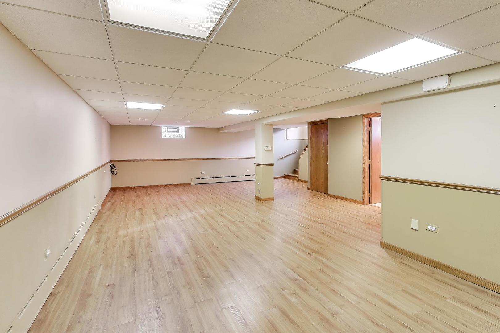 601 E Hackberry Lane, Mount Prospect, IL 60056