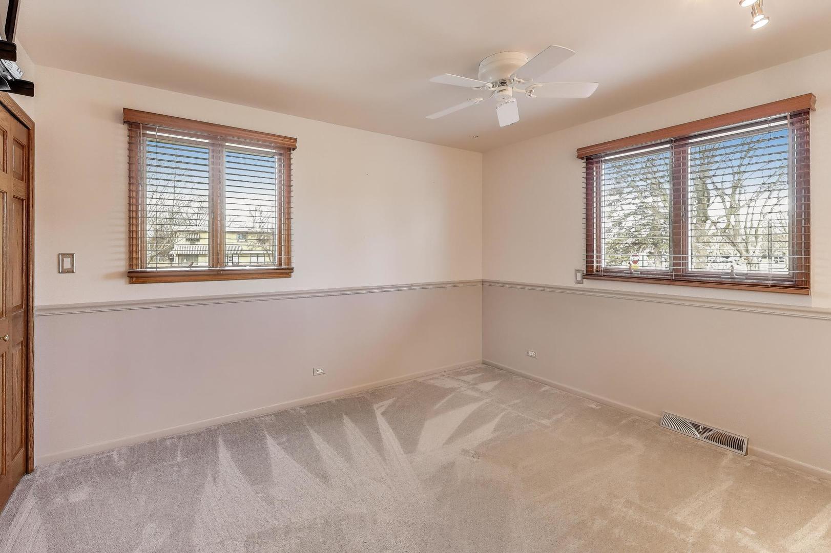 601 E Hackberry Lane, Mount Prospect, IL 60056