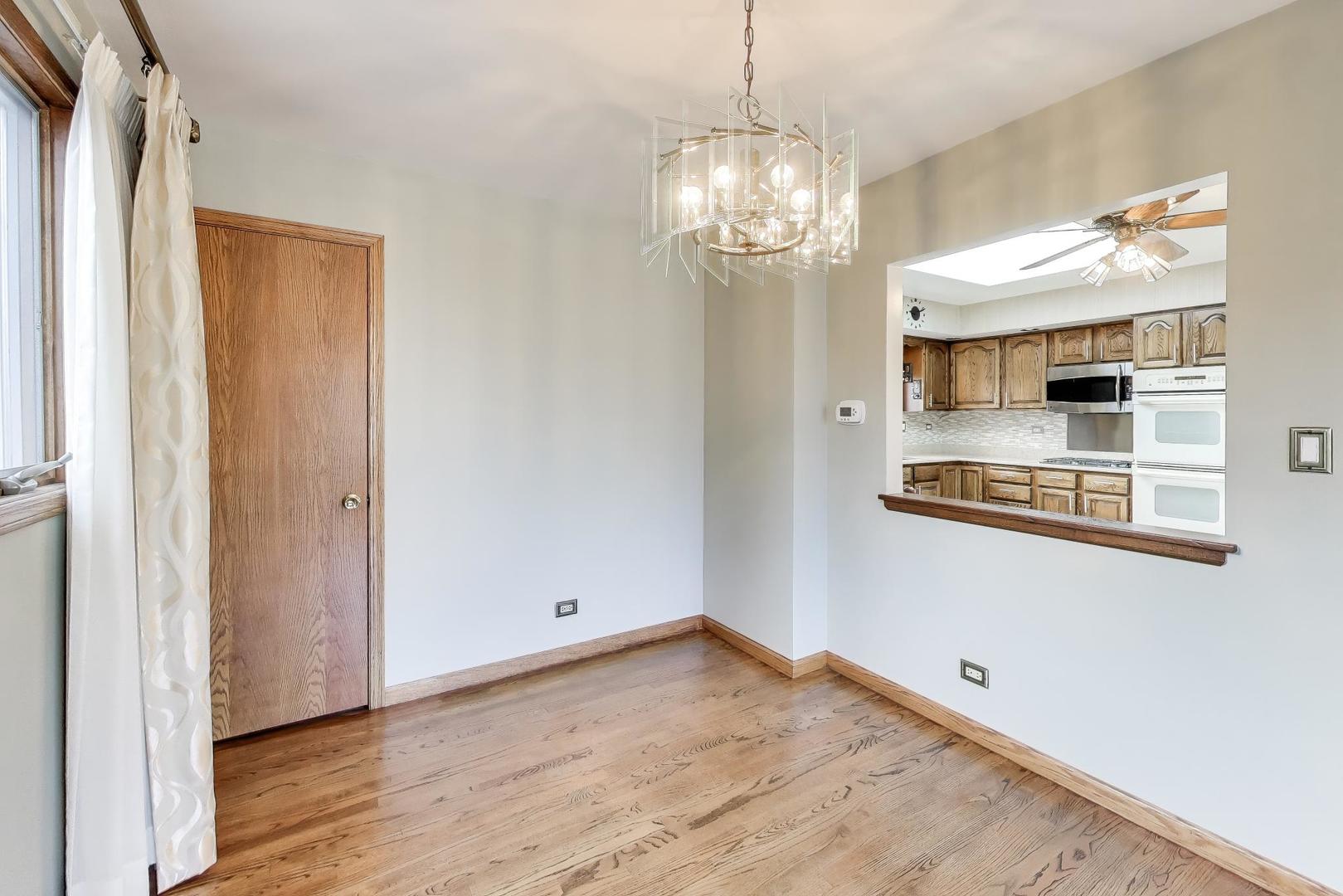 601 E Hackberry Lane, Mount Prospect, IL 60056