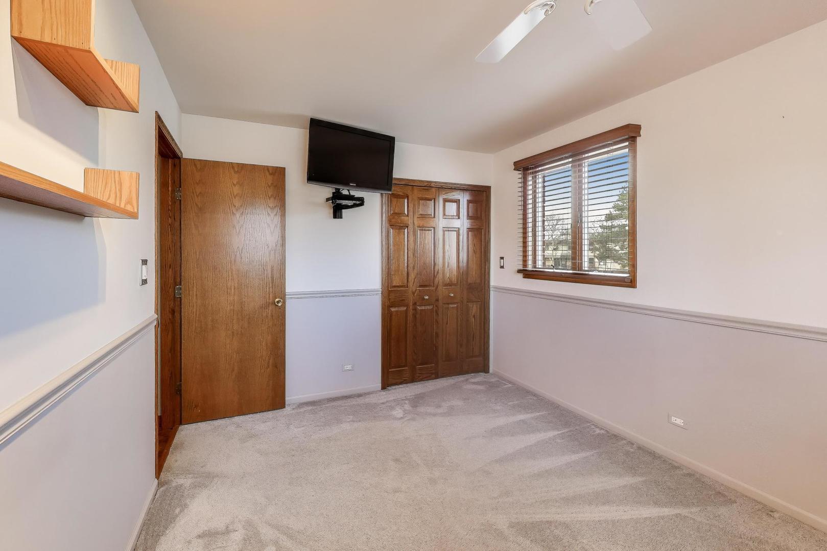 601 E Hackberry Lane, Mount Prospect, IL 60056