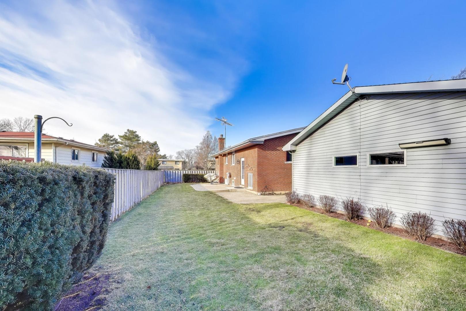 601 E Hackberry Lane, Mount Prospect, IL 60056