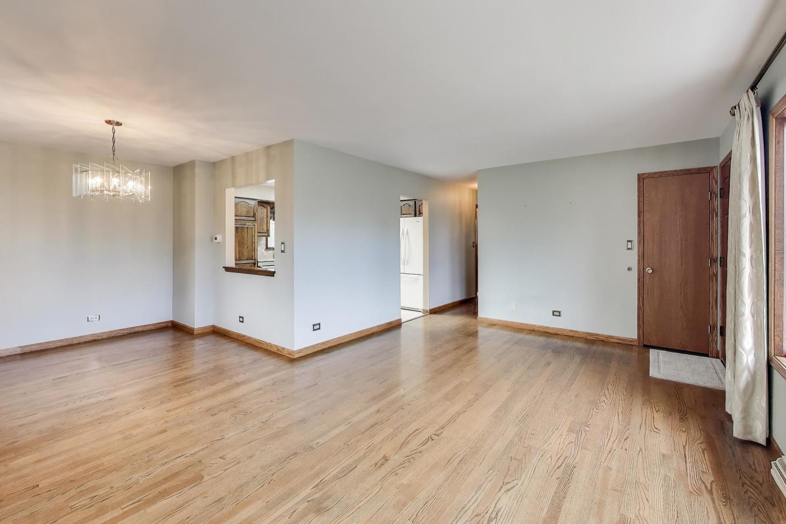 601 E Hackberry Lane, Mount Prospect, IL 60056