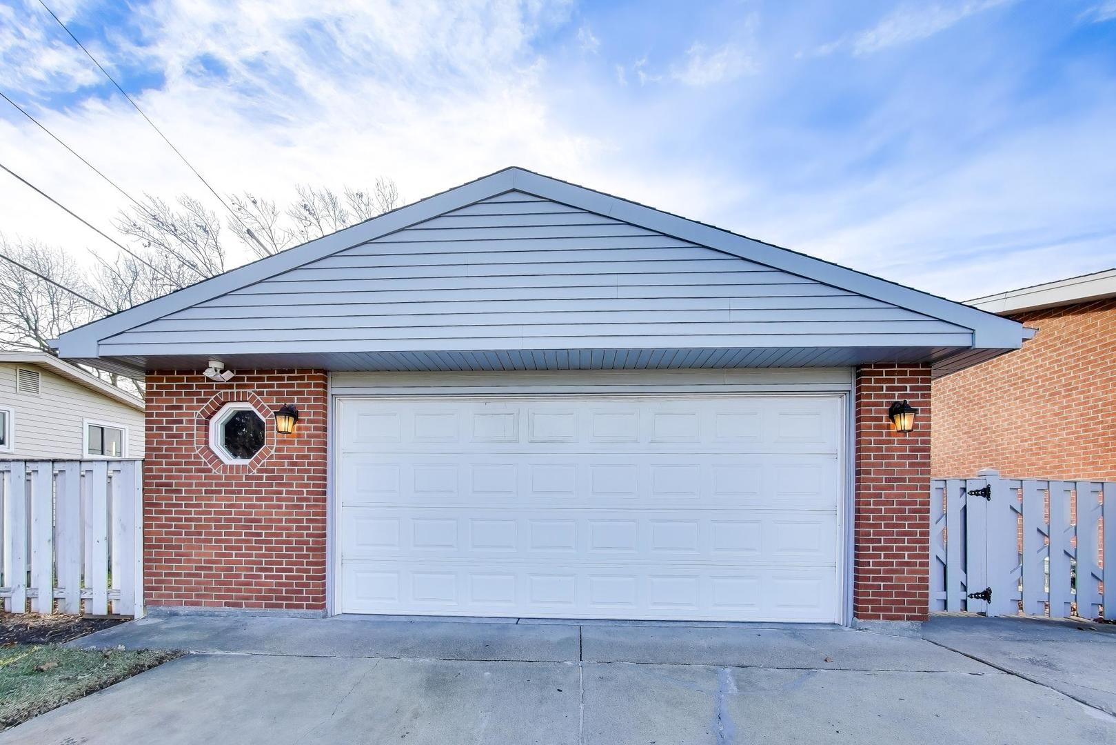 601 E Hackberry Lane, Mount Prospect, IL 60056