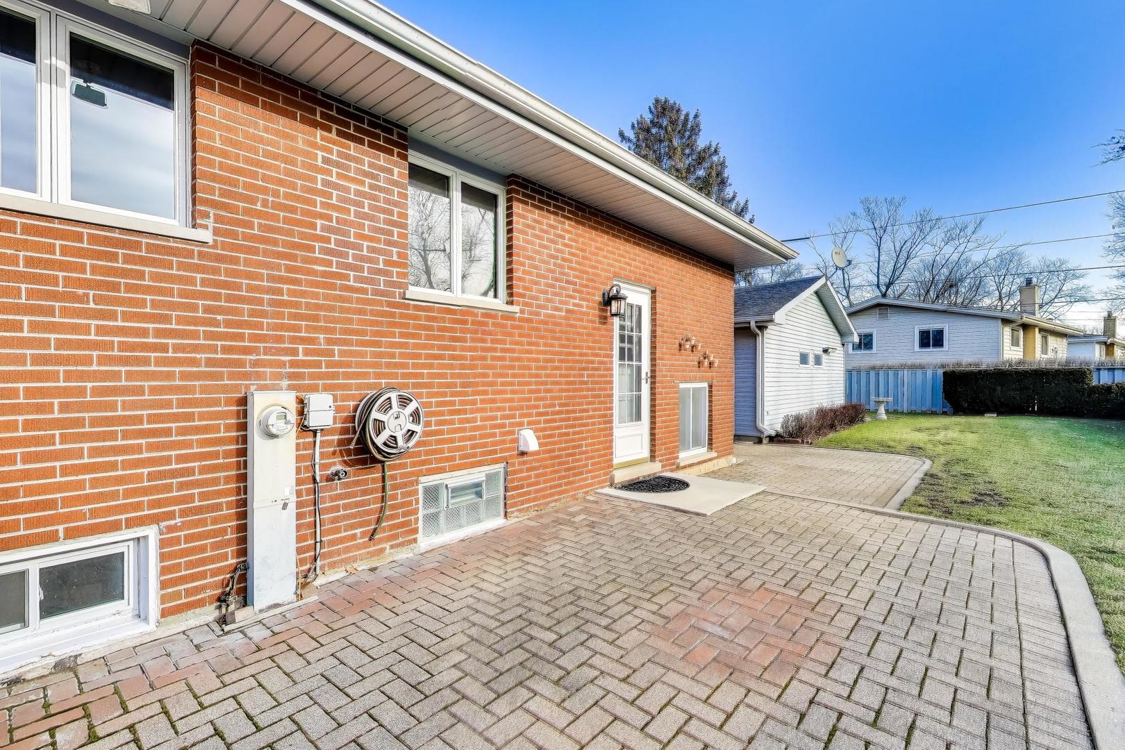 601 E Hackberry Lane, Mount Prospect, IL 60056