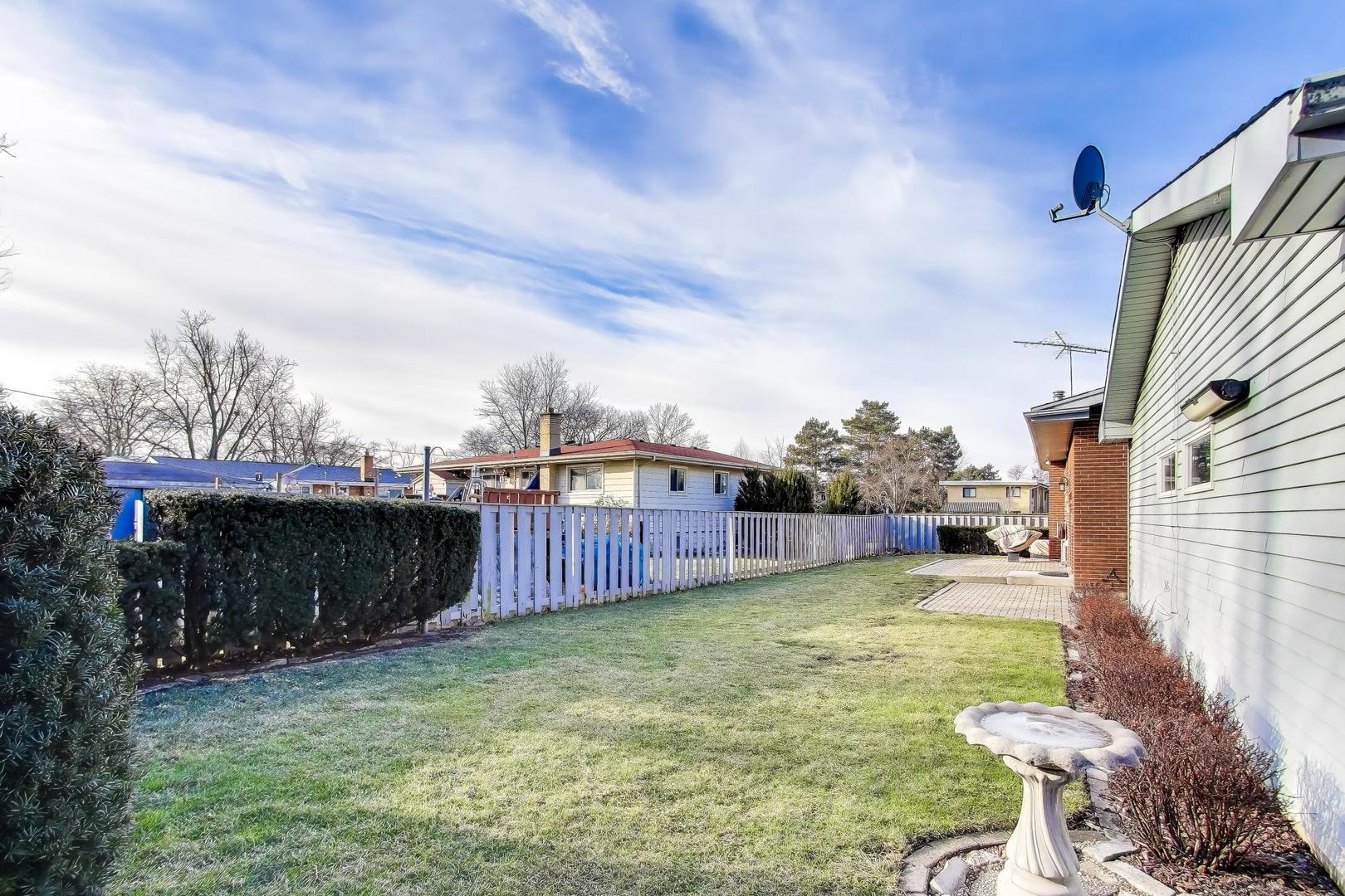 601 E Hackberry Lane, Mount Prospect, IL 60056