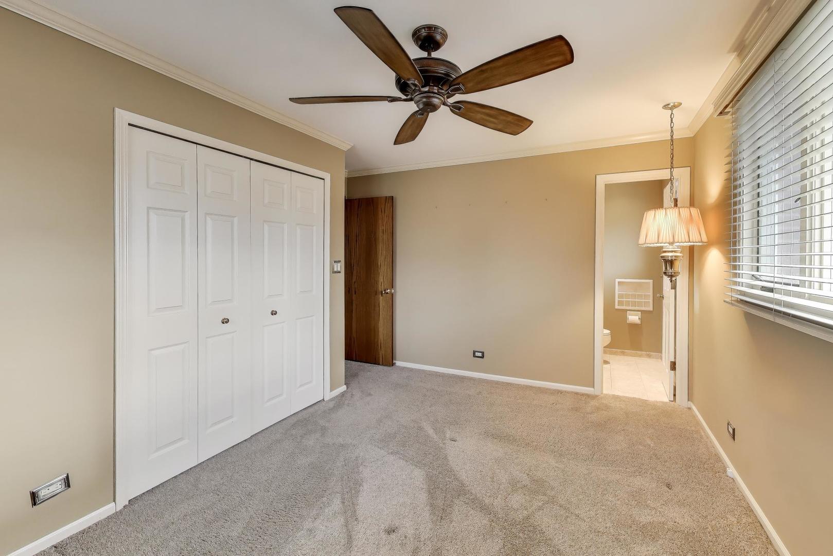 601 E Hackberry Lane, Mount Prospect, IL 60056