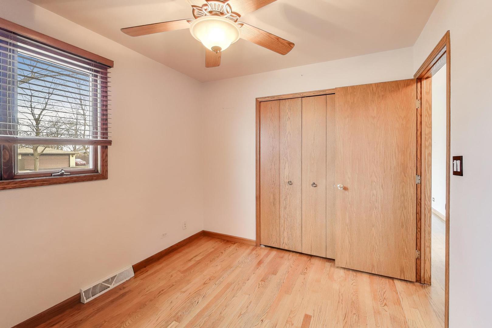 601 E Hackberry Lane, Mount Prospect, IL 60056