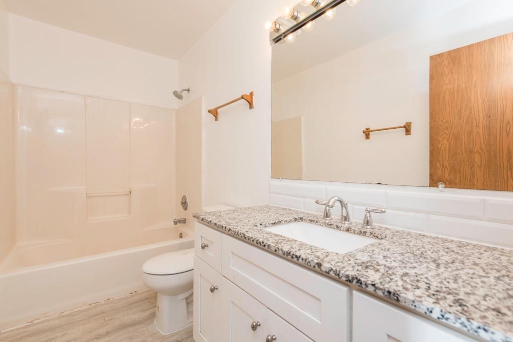 38429 N Creek Court, Beach Park, IL 60087