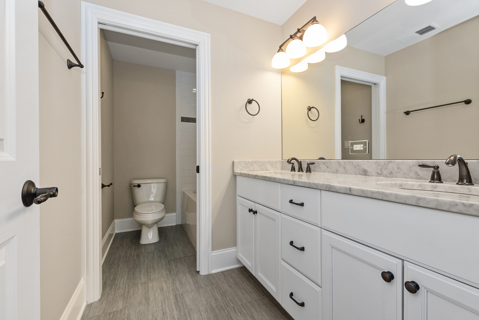 8485 Stone Creek Boulevard, Frankfort, IL 60423