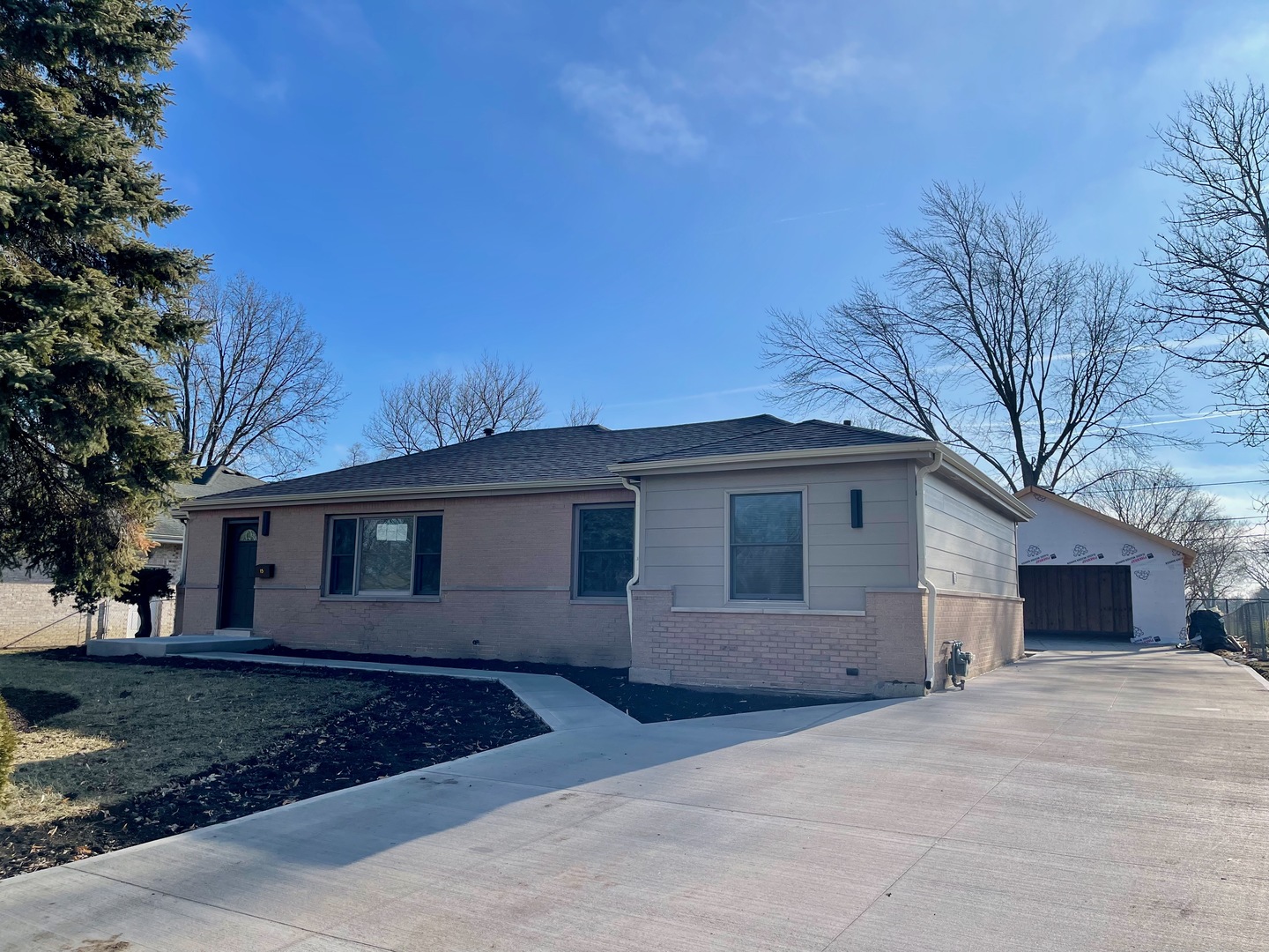 15 Bradley Lane, Hoffman Estates, IL 60169