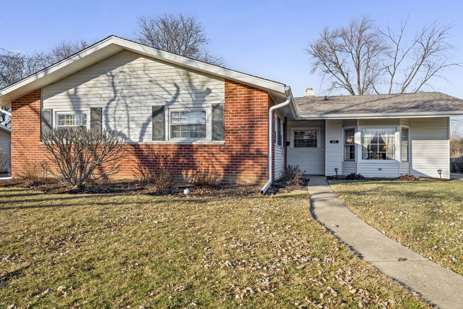 670 Edgemont Lane, Hoffman Estates, IL 60169