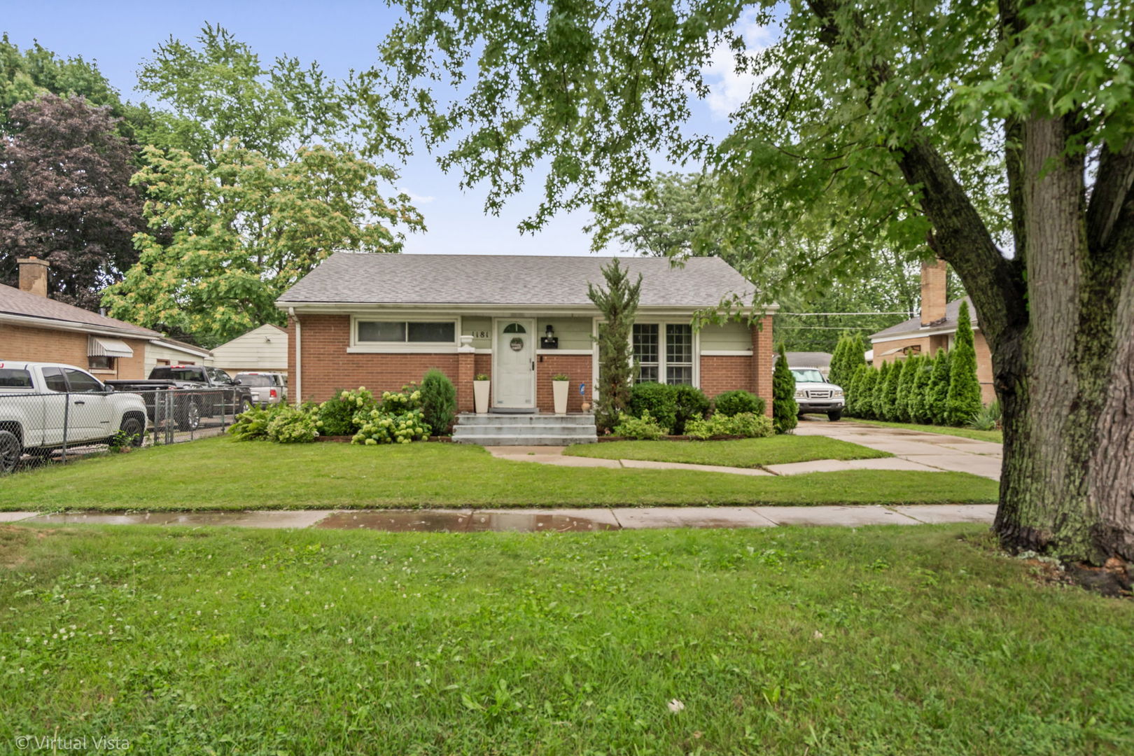 1181 Hiawatha Drive, Elgin, IL 60120