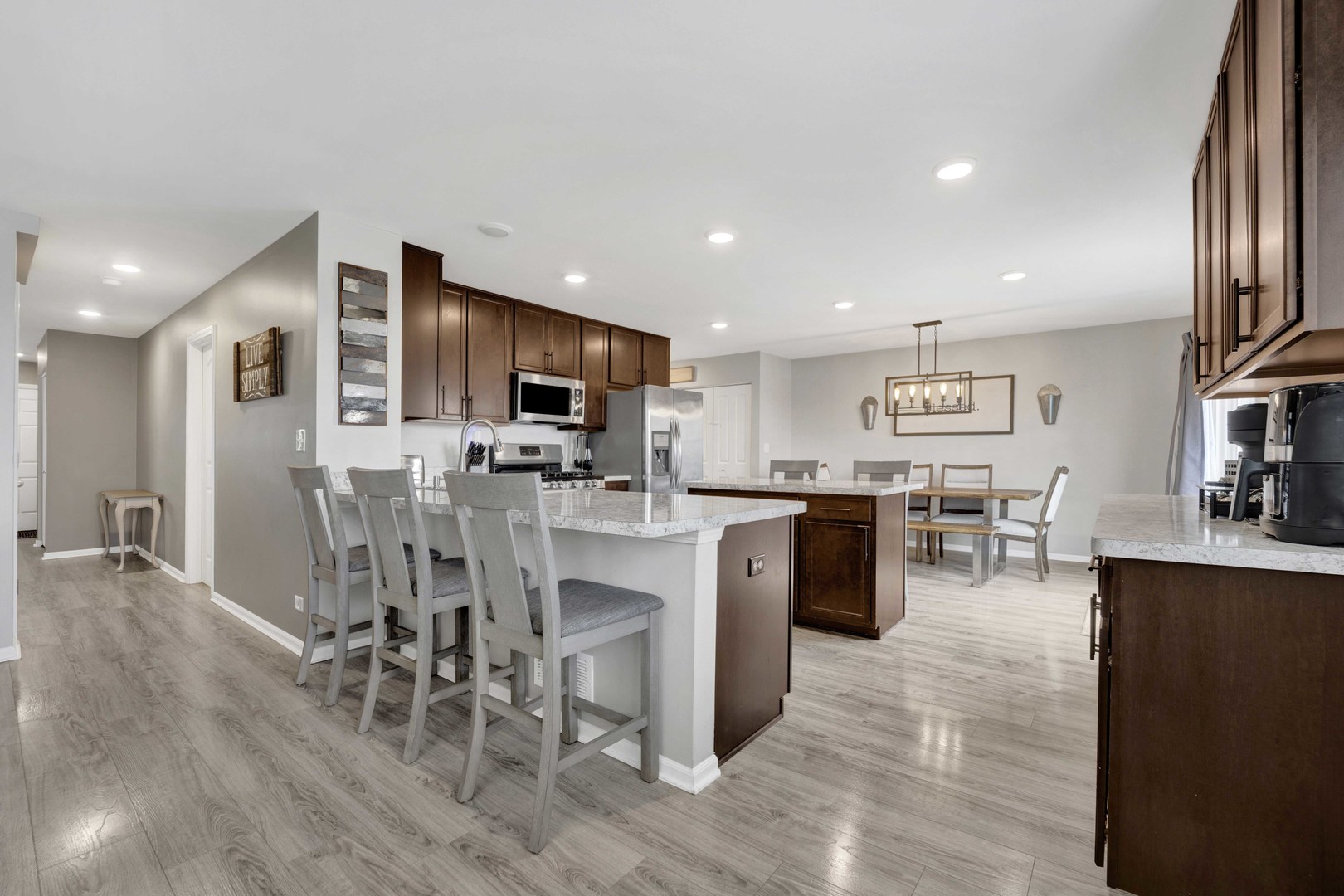 6006 Winterhaven Drive, Joliet, IL 60431