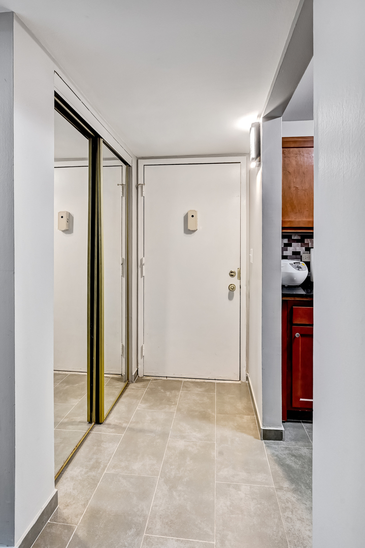 14A Kingery Quarter #204, Willowbrook, IL 60527