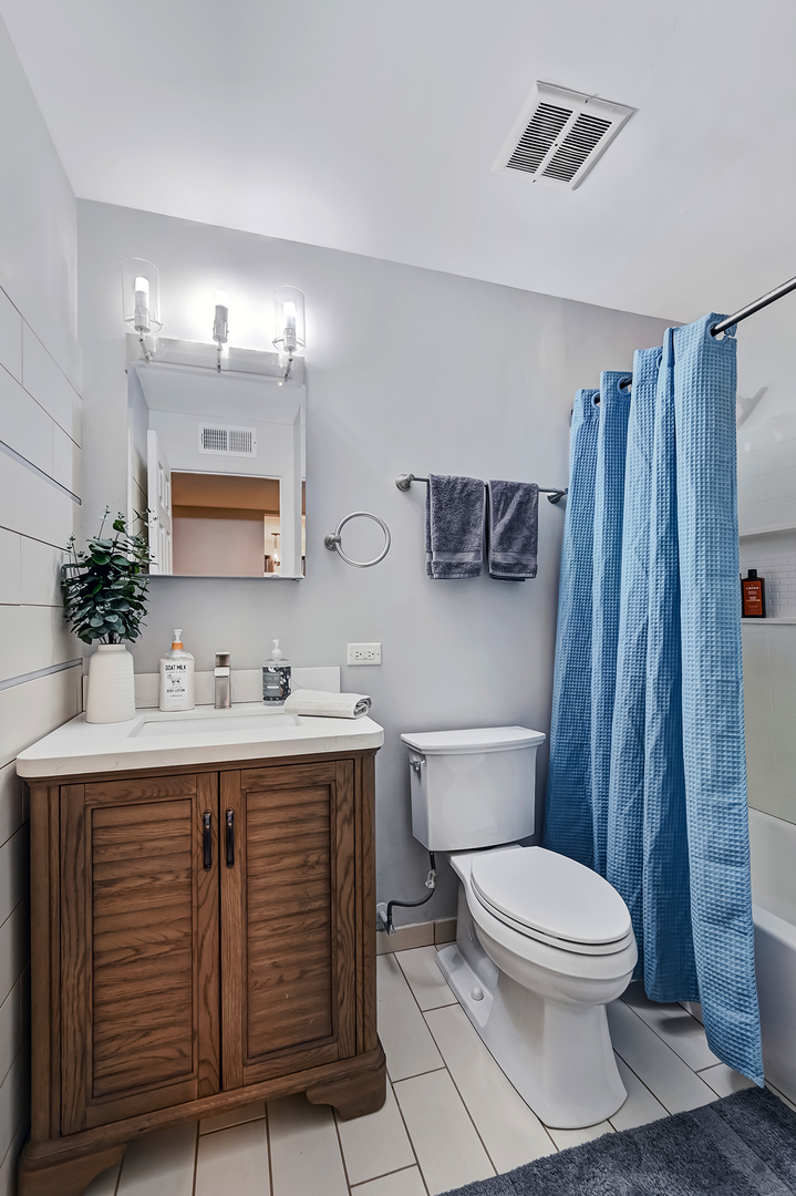 14A Kingery Quarter #204, Willowbrook, IL 60527