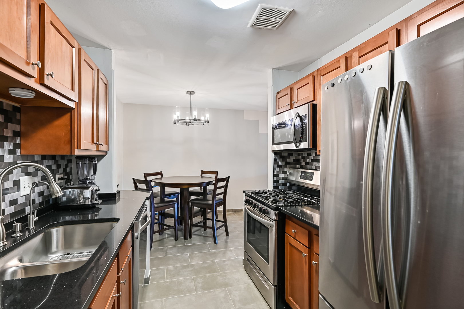 14A Kingery Quarter #204, Willowbrook, IL 60527