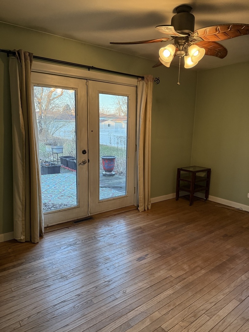 655 W Comstock Avenue, Elmhurst, IL 60126