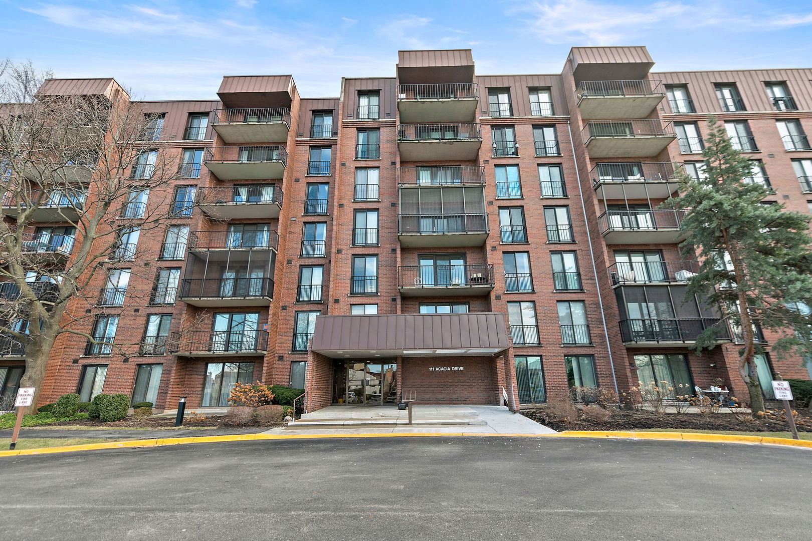 111 ACACIA Drive #210, Indian Head Park, IL 60525