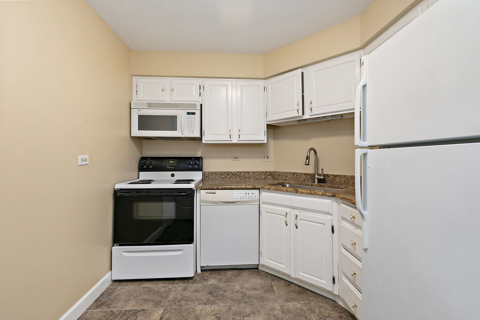 111 ACACIA Drive #210, Indian Head Park, IL 60525