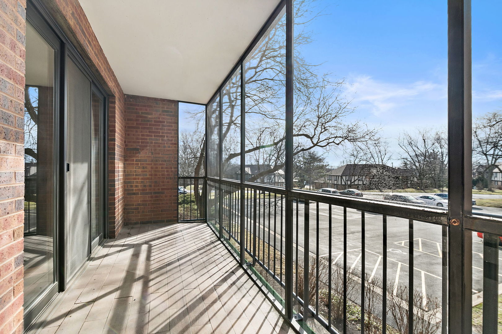 111 ACACIA Drive #210, Indian Head Park, IL 60525