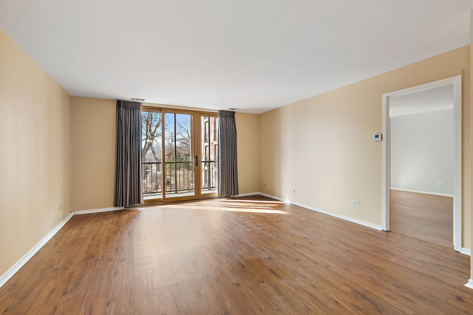 111 ACACIA Drive #210, Indian Head Park, IL 60525